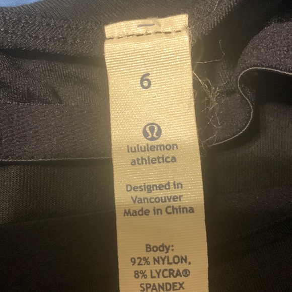 Lululemon Black Athletic Top. Size 6 or small. - Picture 4 of 8